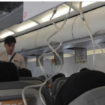 Dalam kondisi darurat, pilot menurunkan masker O2, saat pesawat Super Air Jet mendarat darurat di bandara Juanda, Senin 6 Januari 2025. instagram@beparanews
