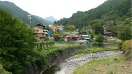 Nanmoku, Jepang, berjarak sekitar 70 mil barat laut dari ibu kota Tokyo. Desa ini memiliki populasi paling tua di Jepang, dengan dua pertiga penduduknya berusia di atas 65 tahun. Anthony Kuhn / NPR