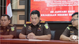 Kepala Kejaksaan Negeri Sumedang, Jawa Barat, Dr. Adi Purnama S.H., M.H. menggelar konferensi pers tentang harta benda terpidana mati kasus narkoba, Hermanto Kusuma alias Abun, Senin, 6 Januari 2025. instagram@kejari.sumedang