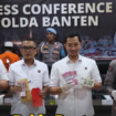 Dirserse Polda Banten dipimpin Kombes Pol Dian Setyawan menggelar konferensi pers terkait pengungkapan aksi seorang ustad pemilik pondok di Pandeglang, US, 48, yang mengaku mampu menggandakan uang. Ternyata uang itu palsu yang dibeli dari online Shopee. Instagram@humaspoldabanten
