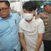 Polisi mengamankan Ivan Sugianto, tersangka kasus gonggongan anjing yang viral. Foto: antaranews