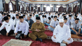 Acara Doa Bersama Menghadapi Ujian SMA di Jombang, dihadiri Pj Bupati Teguh Narutomo yang memberi motrivasi dan wejangan untuk para siswa di masjid agung Baitul Mukminin Alun Alun Jombang. Selasa pagi, 21 Januari 2025. Foto: jombangkab.go,id