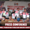 Polres Jember menyelenggarakan konferensi pers terkait pengungkapan kasus curanmor dan suami istri gunakan identitas palsu untuk mendapat kredit di bank. Acara dilaksanakan di maporles Jember, Kamis 16 Januari 2025. Instagram@humaspolresjember