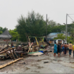 Rumah roboh dan berantakan di kawasan kecamatan Lekok, kabupaten Pasuruan, akibat diterjang angin puting beliung yang melanda kawasan itu   pukul 16.30 wib, Minggu 19 Januari 2025. Foto: Kominfo Pasuruan