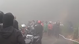 Tanah longsor pada hari Senin 20 Januari 2025, menyebabkan 21 jiwa yang telah ditemukan hingga Rabu 22 Januari 2025. Foto: tangkap layar video youtube@cnn