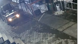 Sebuah mobil pick up milik toko bangunan di tepi jalan MERR, berhasil dicuri pada sektar pukul 0354, Sabtu dinihari 4 Januari 2024, GPS menunjukkan pukul 10.00 berada di kawasan Bangkalan. Tangkap layar video instagram@suarasurabayamedia