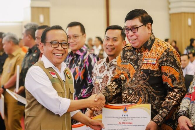 
					Menko PMK, Pratikno meminta semua pihak untuk cegah bencana hidrometeorologi. (Foto: KREDONEWS.COM/ Anwar Hudijono)