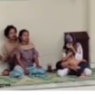 Seorang pria membawa senjata tajam diidentifikasi sebagai SD, 40, menyandera empat keluarga di teras masjid serambi masjid Al Barokah, Dusun Gowok, Desa Polengan, Kecamatan Srumbung, Magelang, Jawa Tengah, Jumat 17 Januari 2025. tangkap layar video instagram@merapi_uncover