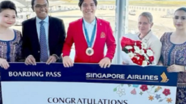 Singapores Airl;ines memberikan bonus berupa gaji delapan bulan kepada seluruh karyawannya, karena tahun ini meraup labar Rp 32 miliar lebih. Instagram@singaporeair