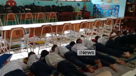 Uji coba tidur di kelas SMPN 39 Surabaya menjadi viral. tangkap layar video@iNews