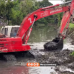 Dinas PUPR melaksanakan normalisasi sungai Sude, yang melintasi desa Pulo Lor, untuk mengurangi banjir di Jombang Kota. Tangkap layar video instagram@waga.jombang