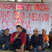 Kelompok masyarakat nelayan dan mahasiswa tergabung dalam Jaringan Rakyat Pantura (JRP) mengklaim bahwa pemagaran laut itu merupakan swadya masyarakat untuk mencegah abrasi, pemecah ombak dan mitigasi. Foto:RRI/Saadatuddaraen