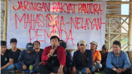 Kelompok masyarakat nelayan dan mahasiswa tergabung dalam Jaringan Rakyat Pantura (JRP) mengklaim bahwa pemagaran laut itu merupakan swadya masyarakat untuk mencegah abrasi, pemecah ombak dan mitigasi. Foto:RRI/Saadatuddaraen