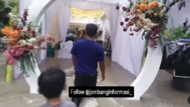 Beredar video banjir merendam lokasi tenda hajatan pernikahan warga di desa Gondek Kecamatan Mojowarno Jombang, Senin, 27 Januari 2024.  Tangkap layar video instagram@jombanginformasi_
