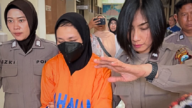 Terpidana Britu Fadhilatun Nikmah, 28, mendapat vonis hukuman 4 tahun penjara, dalam kasus KDRT membakar suaminya hingga meninggal dunia. Putusan di PN Mojokerto, Kamis, 23 Januari 2025. Instagram@kabarmojokerto