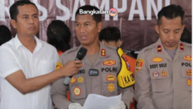 Kapolres Sampang, AKBP Hartono, Senin, 24 Februari 2025,  melakukan konferensi pers penangkapan dua pemuda kakak beradik dari warga kelurahan Ujung,  Semampir, Surabaya, mencuri motor di wilayah Sampang, 18 Februari 2025. Instagram@bangkalan.ku
