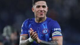 
Fans Chelsea Mencium Celana Pendek Enzo Fernandez/Getty