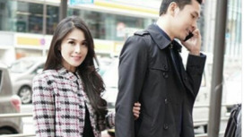 Pasangan selebiritis nasional Harvey Moies dan istrinya, Sandra Dewi.  Instagram@harvey_moeis