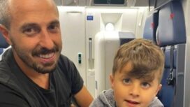Jace aetelah operasi bersama ayah (Rumah Sakit Moorfields)
