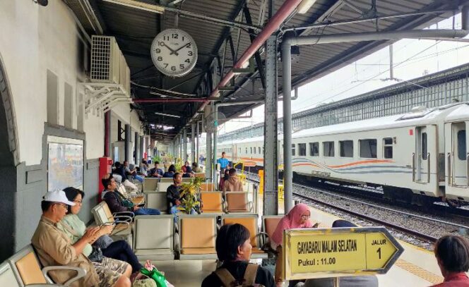 
					KAI Daop 1 siapkan 1.826 perjalanan KA Angkutan Lebaran termasuk 15 KA tambahan
