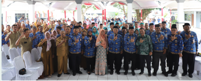 
					Pj Bupati Jombang, Teguh Narutomo, tinggal dua hari masa jabatannya, tetapi terus bekerja menyelesaikan Musrenbang menyusun RKPD 2026 di kecamatan Ploso, 17 Februari 2025. Foto: jombangka.go.id