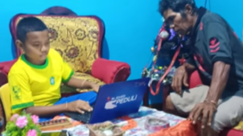 Nono didampingi ayahnya, rajin belajar dan terus berlatih setiap hari untuk mempertajam kemampuannya berhitung tanpa alat bantu, hingga meraih dua kali juara dunia Abacus tahun 2022 dan 2024. Tangkap layar video Youtube@TribunNews