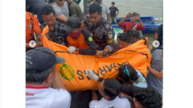 SAT mendapat bantuan dari prajurit Lanal Nunukan melakukan evakuasi korban kecelakaan laut Speed Boat Cinta Putri di perairan Nunukan, Kalimantan Utaram Rabu 28 Januari 2025. instagram@puspentni