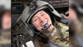 Kapten Rebecca Lobach pilot helikopter Black Hawk