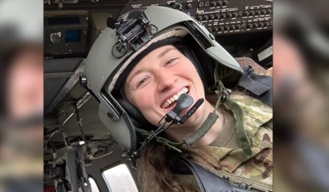 
					Kapten Rebecca Lobach pilot helikopter Black Hawk