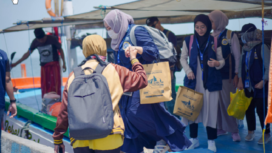 Sebanyak 12 dokter alumnus berbagai universitas bergabung dalam relawan misi kesehatan pulau terpencil menuju ke pulau Mandangin, wilayah Sampang, Madura, yang diselenggarakan oleh  Rumah Sakit Terapung Ksatria Airlangga (RSTKA) berangkat Senin 17 Februari 2025. Foto: RSTKA
