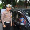 Foto: Istimewa
Kasat Lantas AKP Rizki Julianda Putera Buna, S.I.K. memimpin langsung kampanye keselamatan berlalu lintas di GKB Gresik.