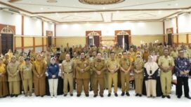 Pj Bupati Jombang Tegus Narutomo bersama 118 ASN pemkab Jombang yang memasuki purma tugas.Foto: jombangkab.go.id