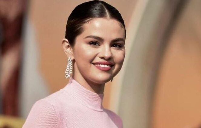 
					Akris dan penyanyi Selena Gome/N-tv
