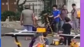 Dua preman beraksi membubarkan siswa siswi TK Little Bee House yang sedang latihan rutin drumband di kawasa Pamulang, Tangeran Selatan, Jumat 14 Feberuari 2025. Instagram@mygigsmedia
