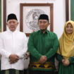 Pj Bupati Jombang, Teguh Narutomo berserta istri berpamitan ke ponpes Tebu Ireng, agar tetap terjalin silaturahmi. Foto: jombangkab.go.id