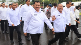 Pasangan Warsubi-Salman, mengikuti gladi bersih di silang Monas, Jakarta, jelang pelantikan sebagai Bupati dan Wakil Bupati Jombang definitif periode 2025-2030 yang dilaksanakan di Istana Negara. jombangkab.go.id