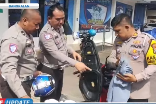 
					Polantas Bangkalan  telah membawa motor Vario L 2113 SU yang digunakan oleh Zahrotus Sadkiyah, 21, mahasiswi Universitas Muhammadiyah Malang, yang hilang sejak 6 Februari 2025, hingga sekarang belum pulang. Tangkap Layar Video Youtube@tribun jatim official