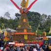 Gunungan tumpeg berisi 2.025 buah durian unggul produksi petani Wonosalam sebagai master acara ritual tahunan KenDuren, dilaksanakan, Minggu 23 Februari 2025. Tangkap layar video@wargajombang