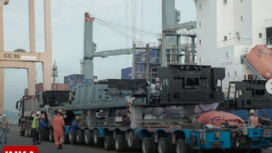 PT INKA mengirimkan dua locomotive platform  pesanan negara Australia melalui pelabuhan peti kemas Tanjung Perak, Surabaya, 12 Februari 2025. Instagram@pt_inka