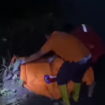 Petugas BPBD Jombang melakukan evakuasi  potongan kepaladi sungai Ring Kanal Dusun Kedunglempuk, Desa Pesantren, Kecamatan Tembelang, Jombang Rabu sore 12 Feberuari 2025. Tangkap layar video Instagram@wargajombang