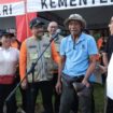 Menteri Sosial, Syaifullah Yusuf saat melakukan kerja bakti massal di Bali, Selasa (25/2/2025) (Foto: KREDONEWS.COM/ Istimewa)