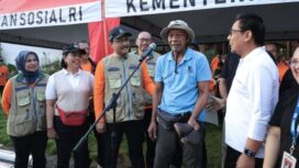 Menteri Sosial, Syaifullah Yusuf saat melakukan kerja bakti massal di Bali, Selasa (25/2/2025) (Foto: KREDONEWS.COM/ Istimewa)
