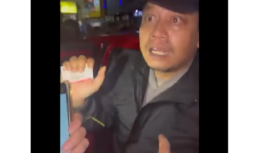 Warga bergerak saat mengetahui ada dugaan tindak kejahatan, pelaku mengaku sebagai anggota polisi. Tampak saat tersangka pelaku menunjukkan kartu tanda anggota kepolsiian di depan banyak orang, Jumat 31 Januri 2025. Tangkap Layar Video Instagaram@batanghelp