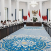 Presiden Prabowo Subianto didamping Wapres Gibran Rakabuming Raka, pimpin pertemuan dengan para jenderal saat membentu Dewan Pertahanan Nasional (DPN) di istana negara, Bogor, 7 Februari 20225. instagram@presidenrepublikindonesia dan prabowo