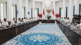 Presiden Prabowo Subianto didamping Wapres Gibran Rakabuming Raka, pimpin pertemuan dengan para jenderal saat membentu Dewan Pertahanan Nasional (DPN) di istana negara, Bogor, 7 Februari 20225. instagram@presidenrepublikindonesia dan prabowo