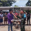 Petugas dari TNI AU memberi apresiasi kepada Carlos Sitepu, di desa Adin, kecamatan Salapian, Langkat, provinsi Sumatera Utara, karena telah berhasil merakit pesawat ringan menggunakan mesin sepeda motor  150 cc 18 tenaga kuda. Instagram@tkpmedan 
