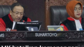 Hakim Ketua MK Hartoyo dan Enny Nurbaningsih memutuskan pilkada ulang di seluruh TPS wilayah kabupaten Serang, Jawa Barat, Senin 24 Februari 2025. Instagram@kumparan