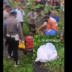 Warga menemukan karung plastik putih teronggok di pinggir jalan, ternyata di dalamnya ada jasaf erempuan muda bernama Cinta Novita Sari Mista, 15, pelajar MTsN2 Sumanik, Tanah Datar, Rabu 19 Februari 2025. Tangkap Layar Video Instagram@info.negri