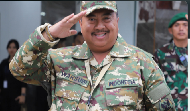 
					Bupati Jombang Warsubi SH mengenakan pakaian militer saat mengikuti retreat di Magelang,  bersama seluruh kepala daerah yang dilantik secara serentak di istana negara, Jakarta, 20 Februari 2025. Foto: jombangkab.go.id. 