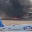 Pesawat terbakar setelah mendarat